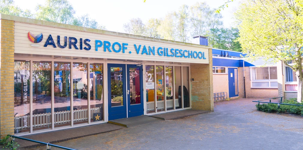 Voorkant schoolgebouw Auris Prof. van Gilseschool