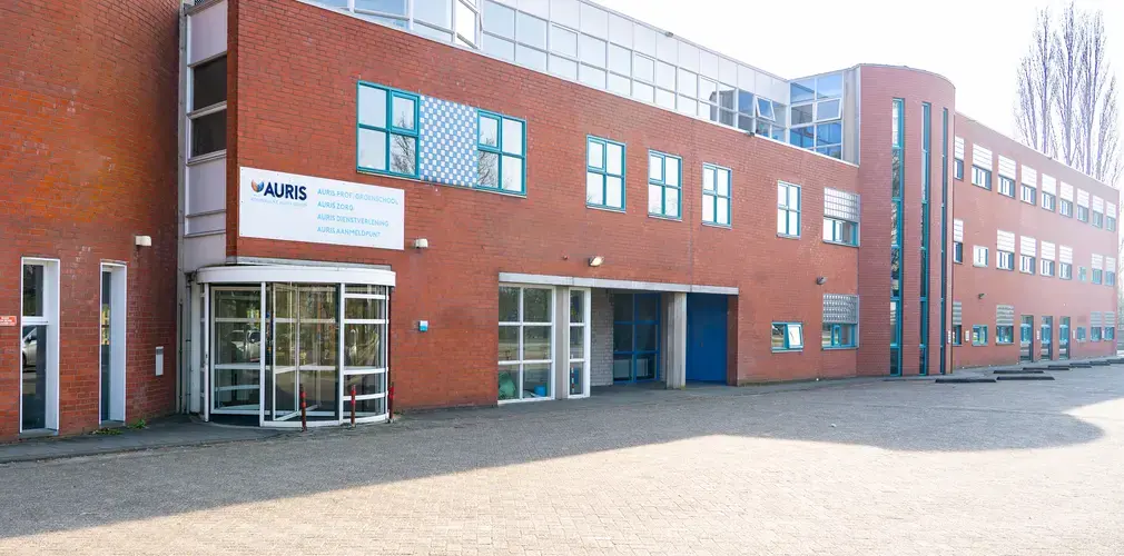 Vooraangezicht van schoolgebouw