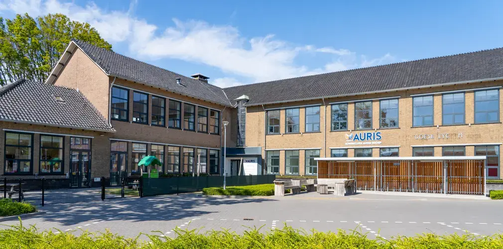 Vooraangezicht gebouw