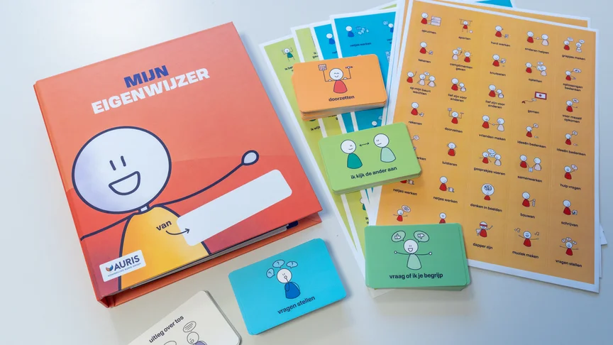 Inhoud van pakket met kaartjes, een map en stickers